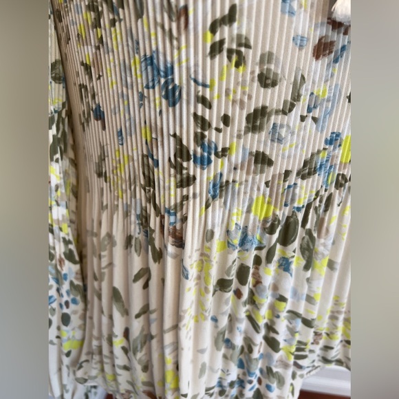 White House Black Market Pleated Tie Neck blouse size XXS - Picture 9 of 13